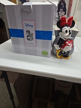 Scentsy Disney Minnie Mouse Classic Curve Wax Warmer New In Original Box.